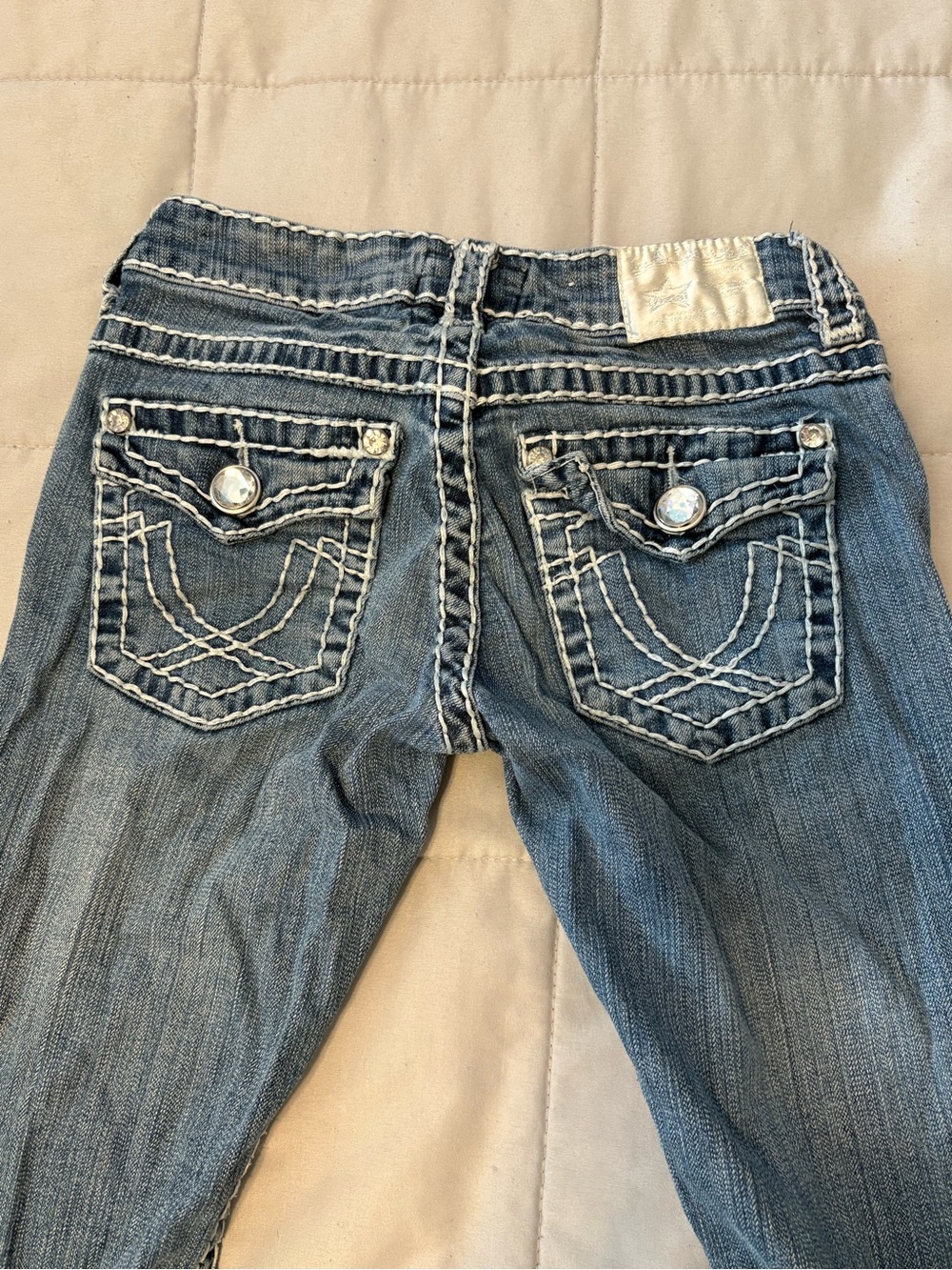 Women’s Light Blue Capri Embellished Back-Pocket Jeans